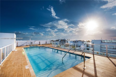 Снять в аренду квартиру в Бей-Харбор-Айлендс, Флорида 2 спальни, 87.89м2, № 2050113 - фото 17