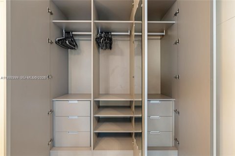 Снять в аренду квартиру в Бей-Харбор-Айлендс, Флорида 2 спальни, 87.89м2, № 2050113 - фото 10