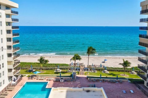 Condominio en venta en Hillsboro Beach, Florida, 2 dormitorios, 123.56 m2 № 2034612 - foto 8