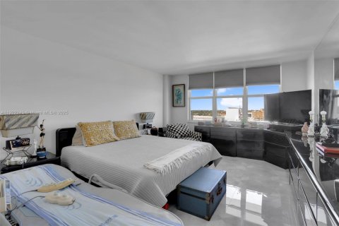 Condominio en venta en Hillsboro Beach, Florida, 2 dormitorios, 123.56 m2 № 2034612 - foto 29