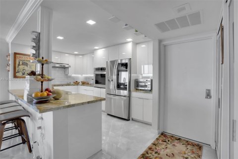 Condominio en venta en Hillsboro Beach, Florida, 2 dormitorios, 123.56 m2 № 2034612 - foto 12