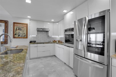 Condominio en venta en Hillsboro Beach, Florida, 2 dormitorios, 123.56 m2 № 2034612 - foto 13