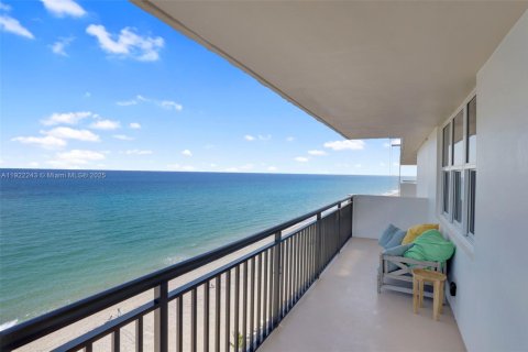 Condominio en venta en Hillsboro Beach, Florida, 2 dormitorios, 123.56 m2 № 2034612 - foto 23