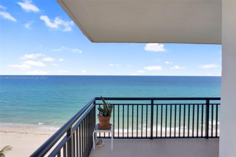Condominio en venta en Hillsboro Beach, Florida, 2 dormitorios, 123.56 m2 № 2034612 - foto 22