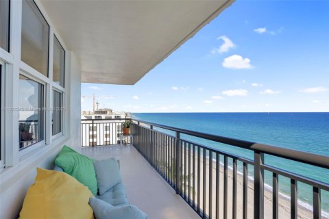 Condominio en venta en Hillsboro Beach, Florida, 2 dormitorios, 123.56 m2 № 2034612 - foto 25