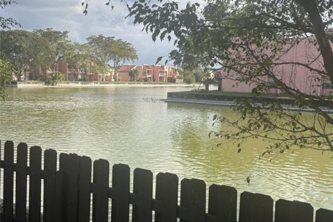 Touwnhouse à vendre à Lauderhill, Floride: 3 chambres, 190.45 m2 № 1018097 - photo 1