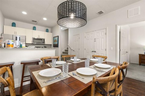 Townhouse in Kissimmee, Florida 3 bedrooms, 120.77 sq.m. № 1675275 - photo 11
