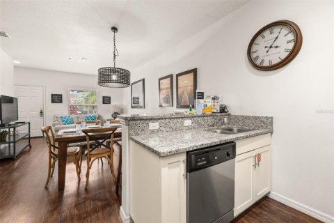 Townhouse in Kissimmee, Florida 3 bedrooms, 120.77 sq.m. № 1675275 - photo 14