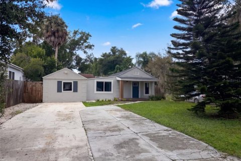 House in Tampa, Florida 4 bedrooms, 109.25 sq.m. № 2364790