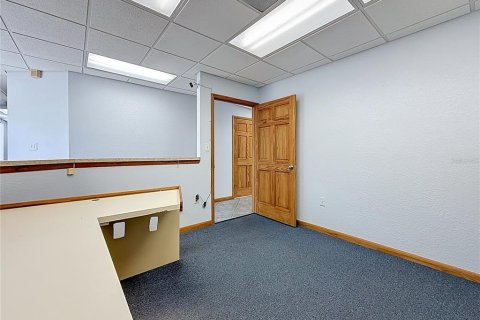 Propiedad comercial en alquiler en Largo, Florida, 298.49 m2 № 792118 - foto 18