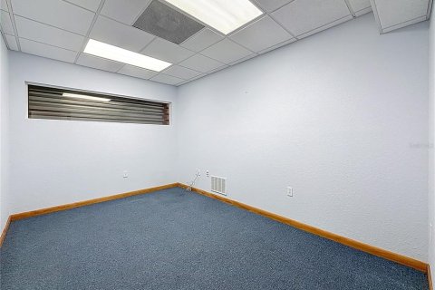 Propiedad comercial en alquiler en Largo, Florida, 298.49 m2 № 792118 - foto 30