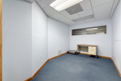 Propiedad comercial en alquiler en Largo, Florida, 298.49 m2 № 792118 - foto 2