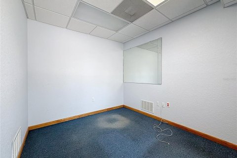 Propiedad comercial en alquiler en Largo, Florida, 298.49 m2 № 792118 - foto 23
