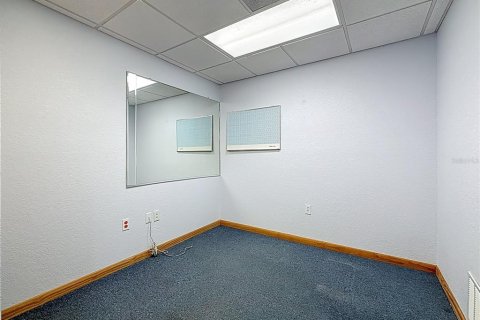 Propiedad comercial en alquiler en Largo, Florida, 298.49 m2 № 792118 - foto 25