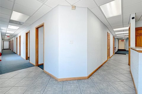 Propiedad comercial en alquiler en Largo, Florida, 298.49 m2 № 792118 - foto 14