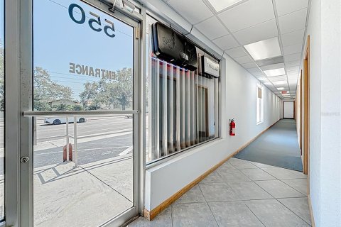 Propiedad comercial en alquiler en Largo, Florida, 298.49 m2 № 792118 - foto 12
