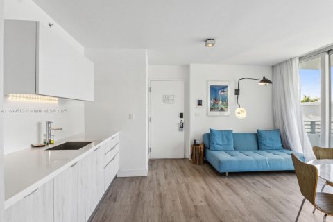 Condo in Miami Beach, Florida, 1 bedroom  № 1970702 - photo 4