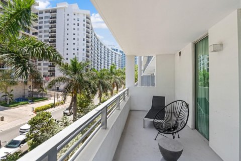 Condo in Miami Beach, Florida, 1 bedroom  № 1970702 - photo 6