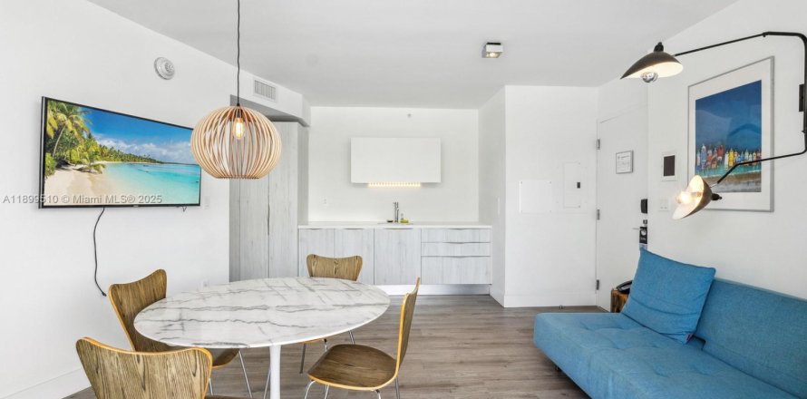 Condo in Miami Beach, Florida, 1 bedroom  № 1970702