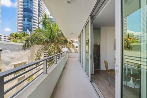 Condo in Miami Beach, Florida, 1 bedroom  № 1970702 - photo 8
