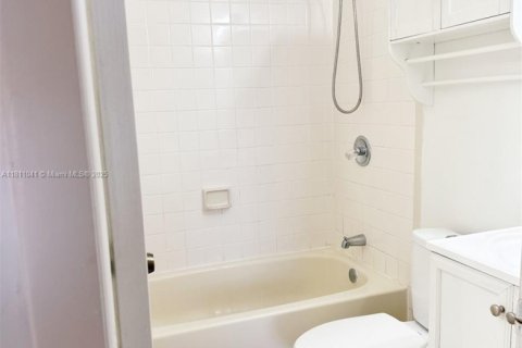 Townhouse in Sweetwater, Florida 2 bedrooms, 76.64 sq.m. № 1755874 - photo 7