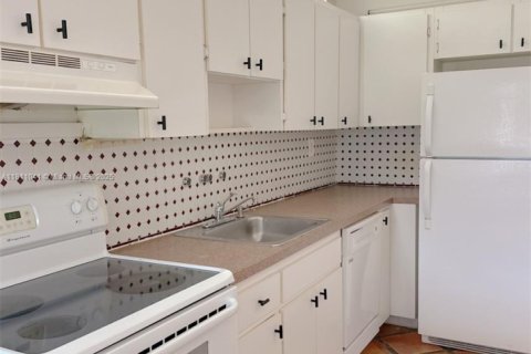 Townhouse in Sweetwater, Florida 2 bedrooms, 76.64 sq.m. № 1755874 - photo 10
