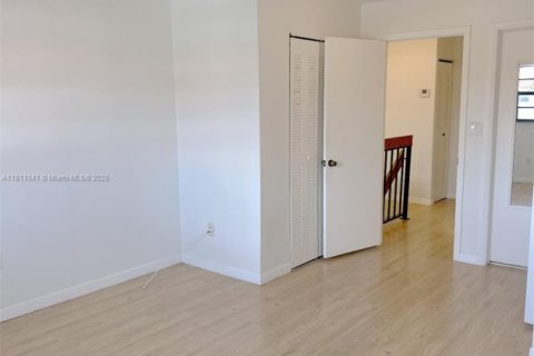 Townhouse in Sweetwater, Florida 2 bedrooms, 76.64 sq.m. № 1755874 - photo 5