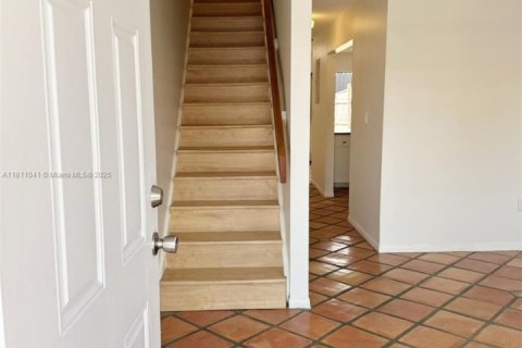 Townhouse in Sweetwater, Florida 2 bedrooms, 76.64 sq.m. № 1755874 - photo 2