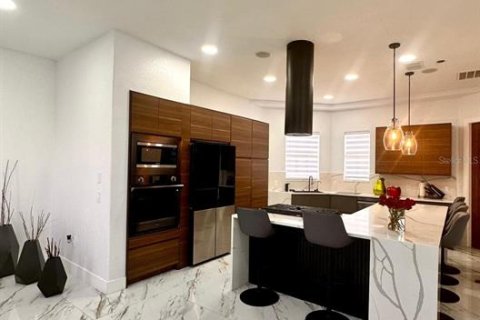 Casa en venta en Kissimmee, Florida, 5 dormitorios, 357.21 m2 № 1735247 - foto 22