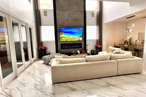 Casa en venta en Kissimmee, Florida, 5 dormitorios, 357.21 m2 № 1735247 - foto 18