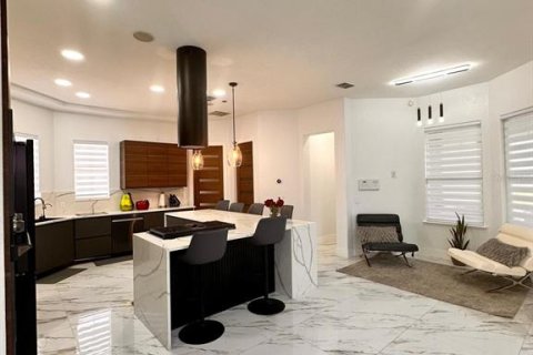 Casa en venta en Kissimmee, Florida, 5 dormitorios, 357.21 m2 № 1735247 - foto 24
