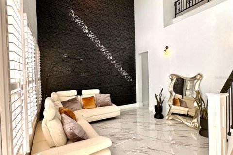 Casa en venta en Kissimmee, Florida, 5 dormitorios, 357.21 m2 № 1735247 - foto 10