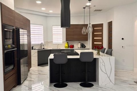 Casa en venta en Kissimmee, Florida, 5 dormitorios, 357.21 m2 № 1735247 - foto 25