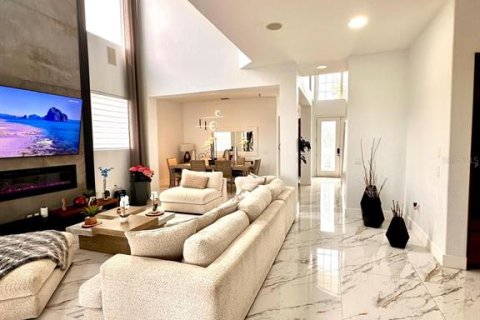Casa en venta en Kissimmee, Florida, 5 dormitorios, 357.21 m2 № 1735247 - foto 16