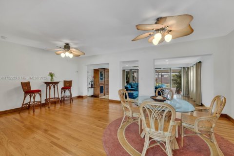 House in Miami Shores, Florida 3 bedrooms, 176.42 sq.m. № 1500628 - photo 10