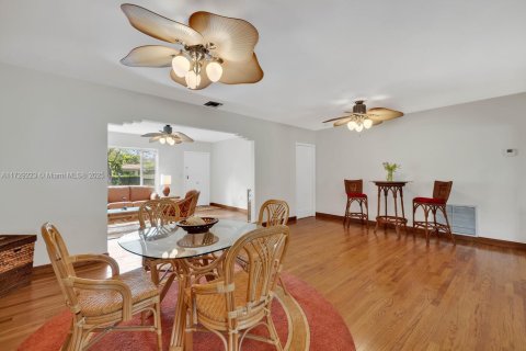House in Miami Shores, Florida 3 bedrooms, 176.42 sq.m. № 1500628 - photo 8
