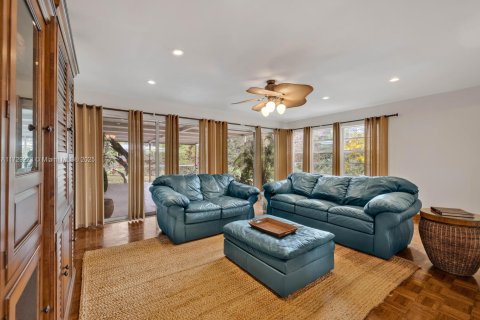 House in Miami Shores, Florida 3 bedrooms, 176.42 sq.m. № 1500628 - photo 2