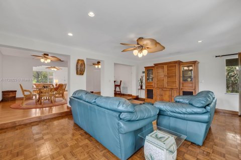 House in Miami Shores, Florida 3 bedrooms, 176.42 sq.m. № 1500628 - photo 11