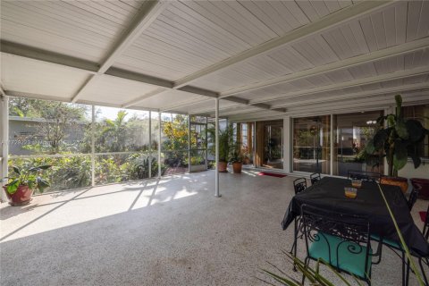 House in Miami Shores, Florida 3 bedrooms, 176.42 sq.m. № 1500628 - photo 5