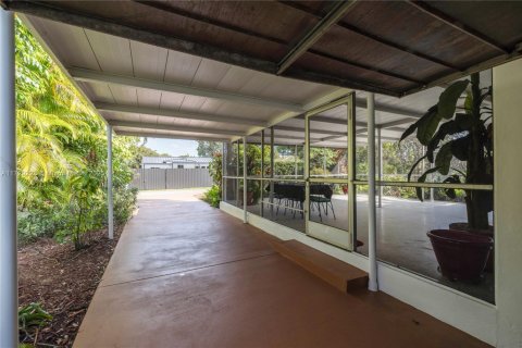 House in Miami Shores, Florida 3 bedrooms, 176.42 sq.m. № 1500628 - photo 7
