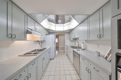 Casa en venta en Sun City Center, Florida, 2 dormitorios, 172.52 m2 № 1722723 - foto 9