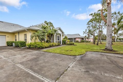 House in Punta Gorda, Florida 2 bedrooms, 127.09 sq.m. № 1535895 - photo 3