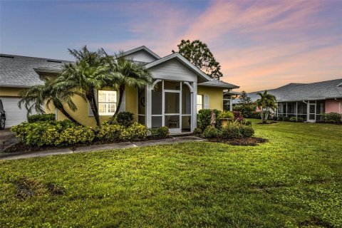 House in Punta Gorda, Florida 2 bedrooms, 127.09 sq.m. № 1535895 - photo 2