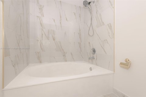 Copropriété à louer à Aventura, Floride: 2 chambres, 126.35 m2 № 1498413 - photo 18