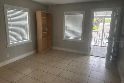 Apartamento en alquiler en Saint Petersburg, Florida, 1 dormitorio, 46.45 m2 № 2202348 - foto 6