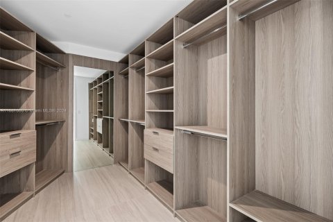 Condominio en venta en Miami, Florida, 4 dormitorios, 485.41 m2 № 1984805 - foto 17