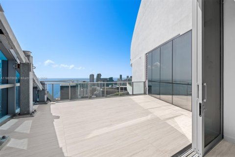 Condominio en venta en Miami, Florida, 4 dormitorios, 485.41 m2 № 1984805 - foto 24