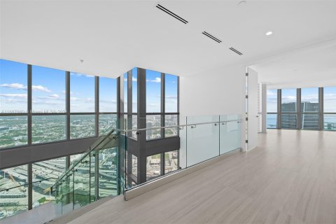 Condominio en venta en Miami, Florida, 4 dormitorios, 485.41 m2 № 1984805 - foto 7