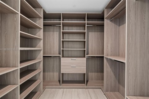 Condominio en venta en Miami, Florida, 4 dormitorios, 485.41 m2 № 1984805 - foto 16