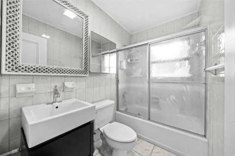 Villa ou maison à louer à Hollywood, Floride: 4 chambres, 128.67 m2 № 1898116 - photo 19